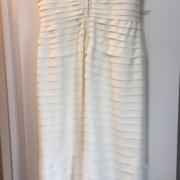 Tadashi Off White/ pale Cream Wedding Gown - Picture 4 of 8